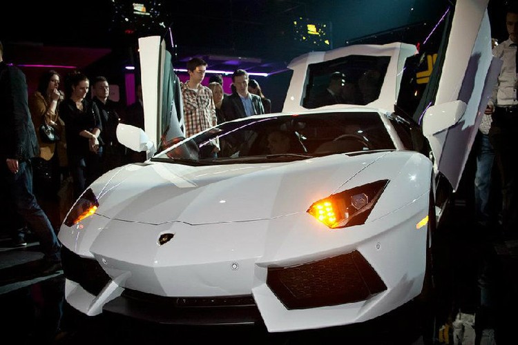 Lamborghini Aventador LP 700-4