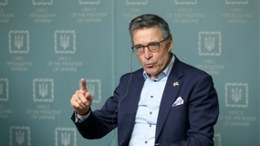 Były szef NATO nie ma złudzeń. "Rosja zaatakuje, fabryki samochodów już powinny produkować pojazdy wojskowe"