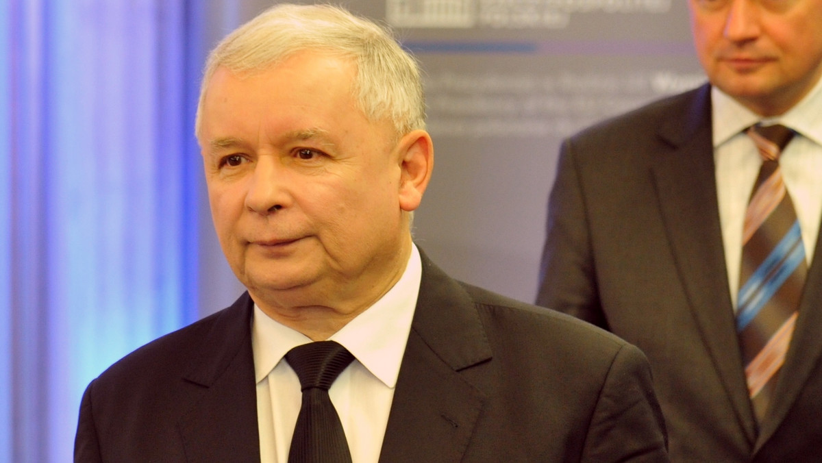 Wczoraj Jarosław Kaczyński zapowiedział, że PiS złoży projekt zmian w kodeksie karnym przywracający m.in. karę śmierci. Dziś Mariusz Błaszczak wyjaśniał jak to osiągnąć. Wygląda na to, że politycy Prawa i Sprawiedliwości liczą na pomoc nowego ministra sprawiedliwości Jarosława Gowina, znanego ze swoich konserwatywnych poglądów.