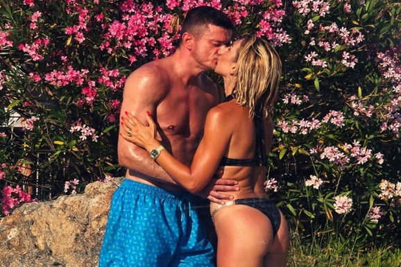 PRŠTE VARNICE! Jovana Jeremić i Tigar u strasnom zagrljaju, a njegove reči SVI KOMENTARIŠU: "Prava ljubav"