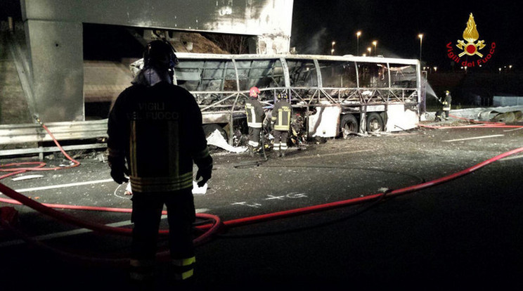 A buszbalesetben tizenheten haltak meg / Fotó: MTI