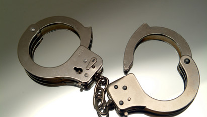 Emberölés vádjával tartóztattak le egy tízéves kislányt