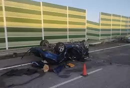 21-latek w BMW dachował na autostradzie. Groźny wypadek na A1
