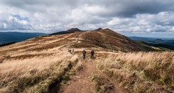 Złota polska jesień najpiękniejsza w górach. Najlepsze trasy na październikowe wędrówki