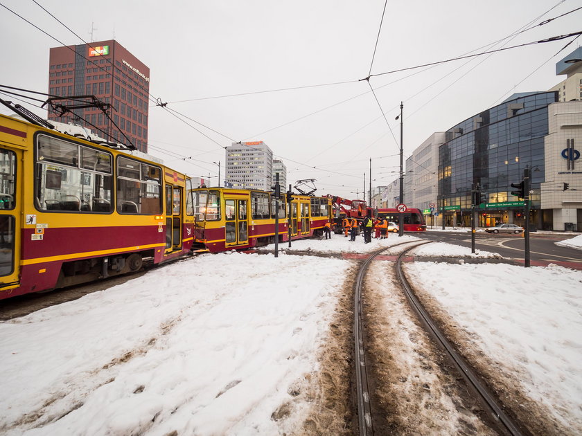 Wykolejenie tramwaju w godzinie największego ruchu. Łódź bez komunikacji