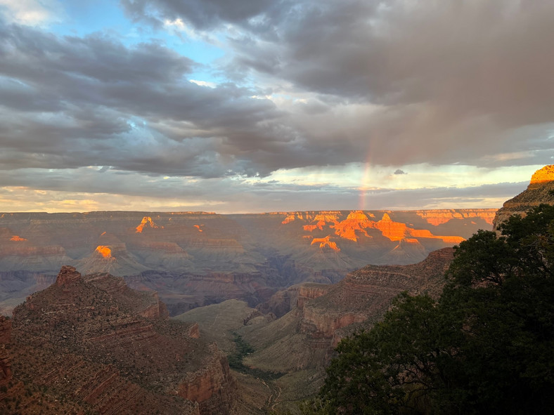 Grand Canyon i Bright Angel Trial o zachodzie słońca