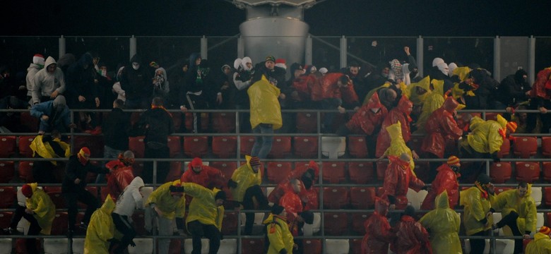Bandyci na stadionie Legii pobili kibiców Jagiellonii. ZDJĘCIA