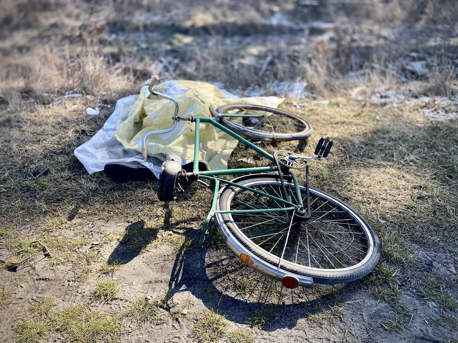 Bucza. Ciało rowerzysty zastrzelonego przez rosyjskich żołnierzy