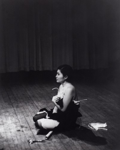 Yoko Ono, Cut Piece