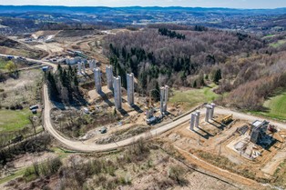 Budują najwyższą w Polsce estakadę gigant. To będzie ekspresowa jazda 26 pięter nad ziemią! Takiej inwestycji jeszcze u nas nie było [ZDJĘCIA]
