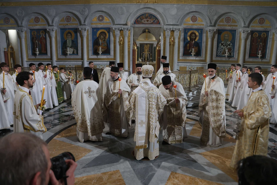 ponoćna liturgija u Hramu