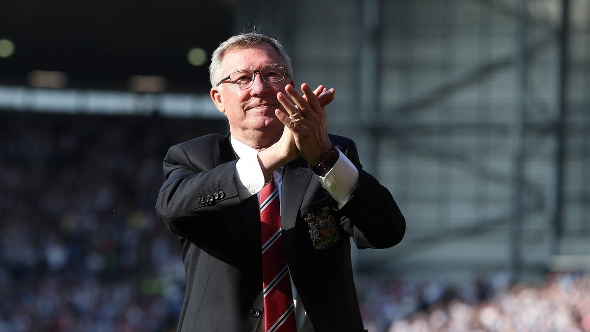 Alex Ferguson przyznał, że gdyby nie śmierć siostry jego żony, kontynuowałby pracę z Manchesterem United po 2013 roku. Legendarny Szkocki menedżer spędził na Old Trafford 26 lat, podczas których wywalczył łącznie 38 trofeów.