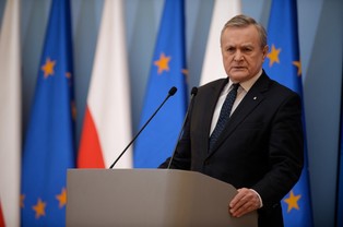 Gliński o wypowiedzi Tuska ws. reparacji: Tak odpowiada menel