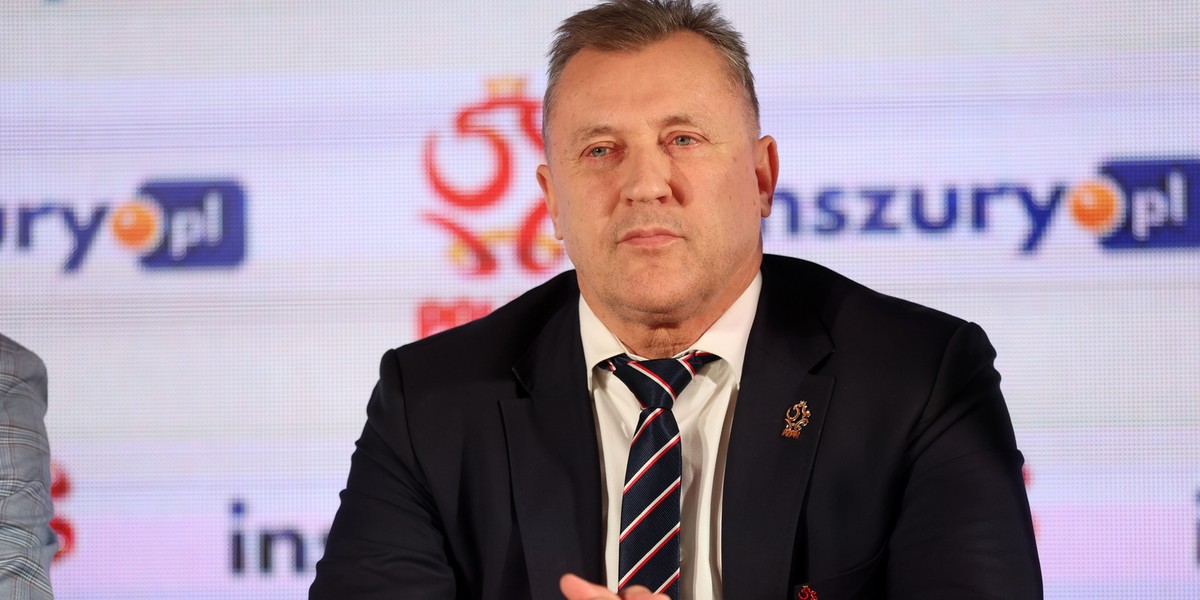 Prezes Cezary Kulesza próbuje ugasić pożar w PZPN.