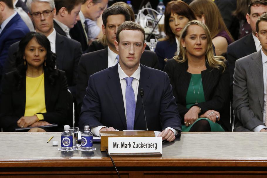 – W Rosji są ludzie, których pracą jest eksploatowanie naszych systemów – powiedział w amerykańskim Senacie Mark Zuckerberg