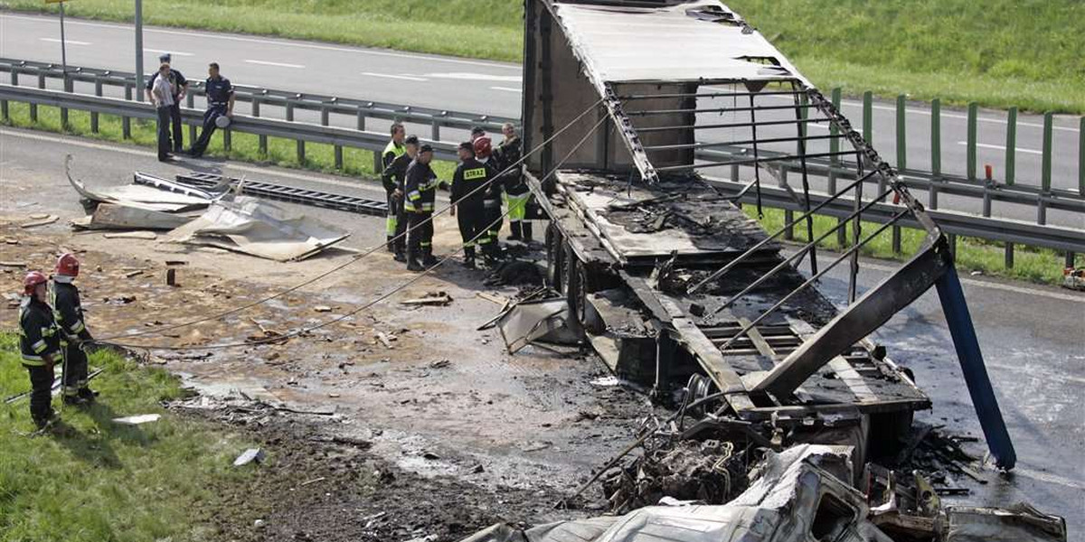 Płonący tir zablokował autostradę