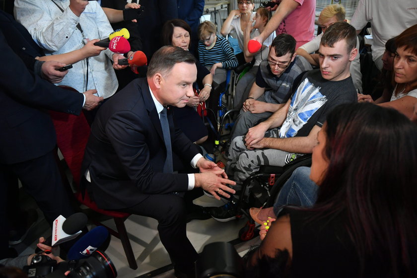 Andrzej Duda spotkał się z protestującymi w Sejmie