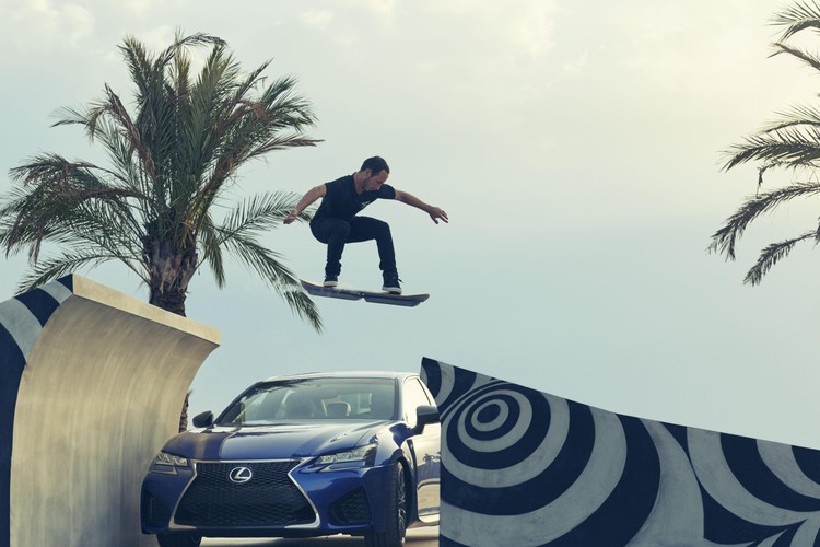 Lexus hoverboard w akcji