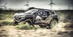 Twoje auto tak nie potrafi! Pierwszy raz 130 km/h przez dziury. Wideo i zdjęcia peugeot 2008 DKR