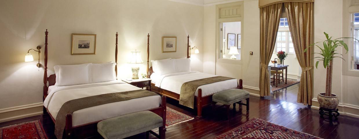 1. miejsce: Raffles Hotel, Singapur.
“To bez wątpienia najlepszy hotel, w jakim kiedykolwiek się zatrzymaliśmy. Wszyscy goście traktowani są jak członkowie rodziny. Hotel serwuje absolutnie przepyszne śniadania, po prostu trzeba ich spróbować. Jeśli planujecie pobyt w Singapurze, koniecznie wybierzcie hotel Raffles.”