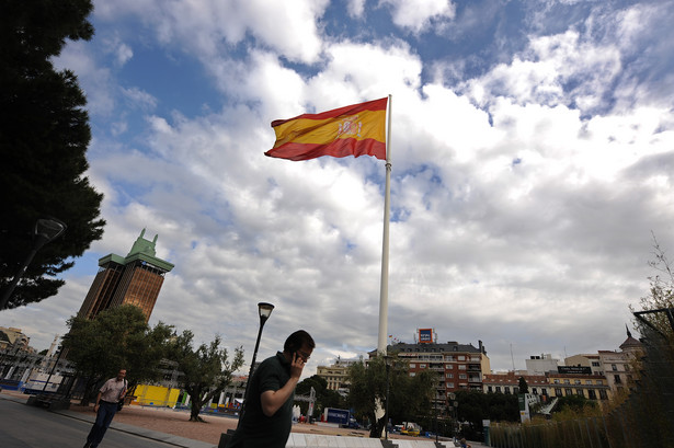 Bezrobocie w Hiszpanii wyniosło w sierpniu ponad 20 procent - poinformowało w czwartek ministerstwo pracy w Madrycie, nie podając konkretnej wysokości. Na zdjęciu Madryt, Plaza Colón - Plac Kolumba w centrum stolicy. Fot. Denis Doyle/Bloomberg