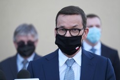 Morawiecki o domach dla Polaków: Żeby ich tutaj zatrzymać