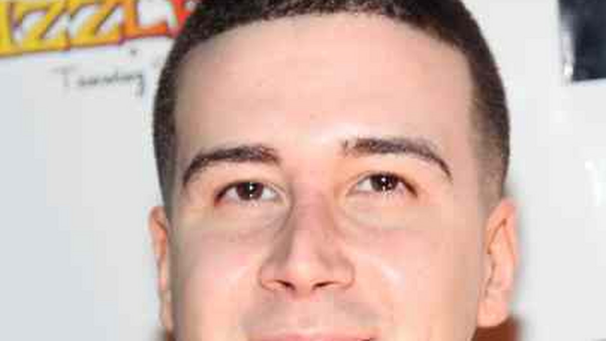 Znany z kontrowersyjnego amerykańskiego serialu "Jersey Shore" Vinny Guadagnino, niedawno nagrał piosenkę zatytułowaną "Rack City Mix". W utworze śpiewał m.in. o tym, że "pi**rzy ją jakby ją gwałcił" w odniesieniu do seksu ze striptizerką. Jak nietrudno się było spodziewać organizacje pomagające ofiarom gwałtów wytoczyły przeciwko niemu swoje działa.