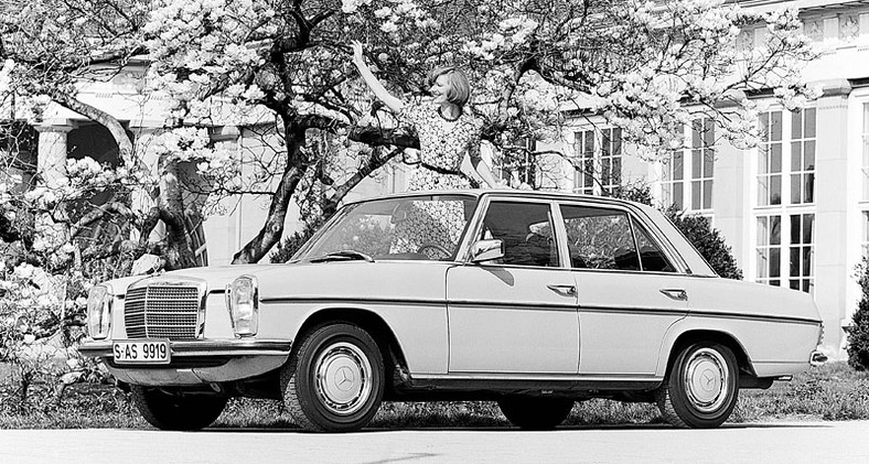 Mercedes-Benz E: historia gwiazdy klasy średniej wyższej (250 fotografii)