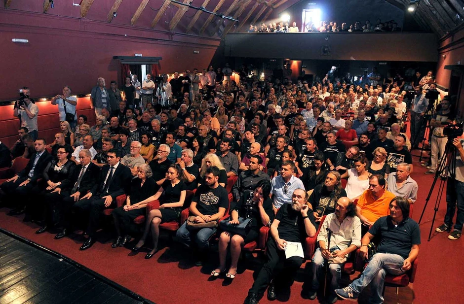 Brojne kolege, prijatelji i poštovaoci