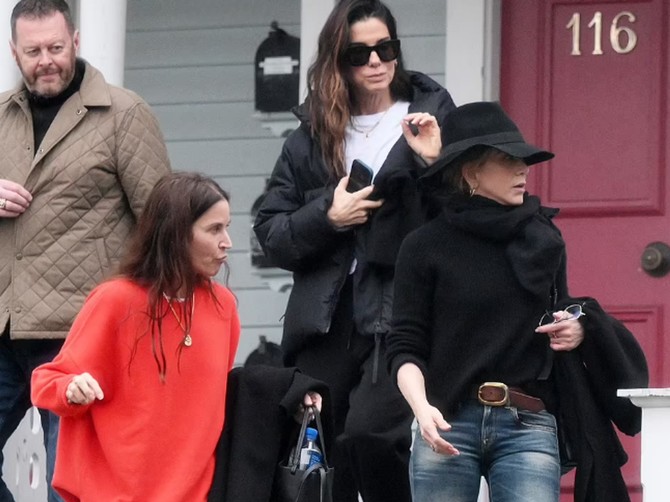 Dženifer Aniston, Sandra Bulok i Amanda Anka