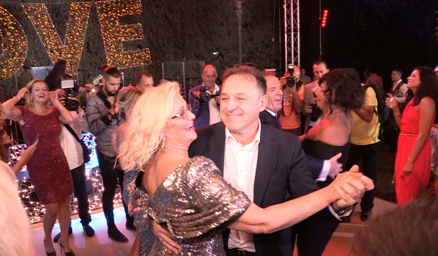 karici_svadba_igranka_show_clip_safe