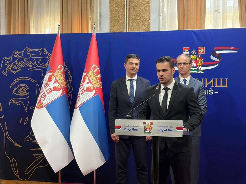 premijer Macut na otvaranju Kancelarije za komunikaciju gradjana sa Vladom u Nišu