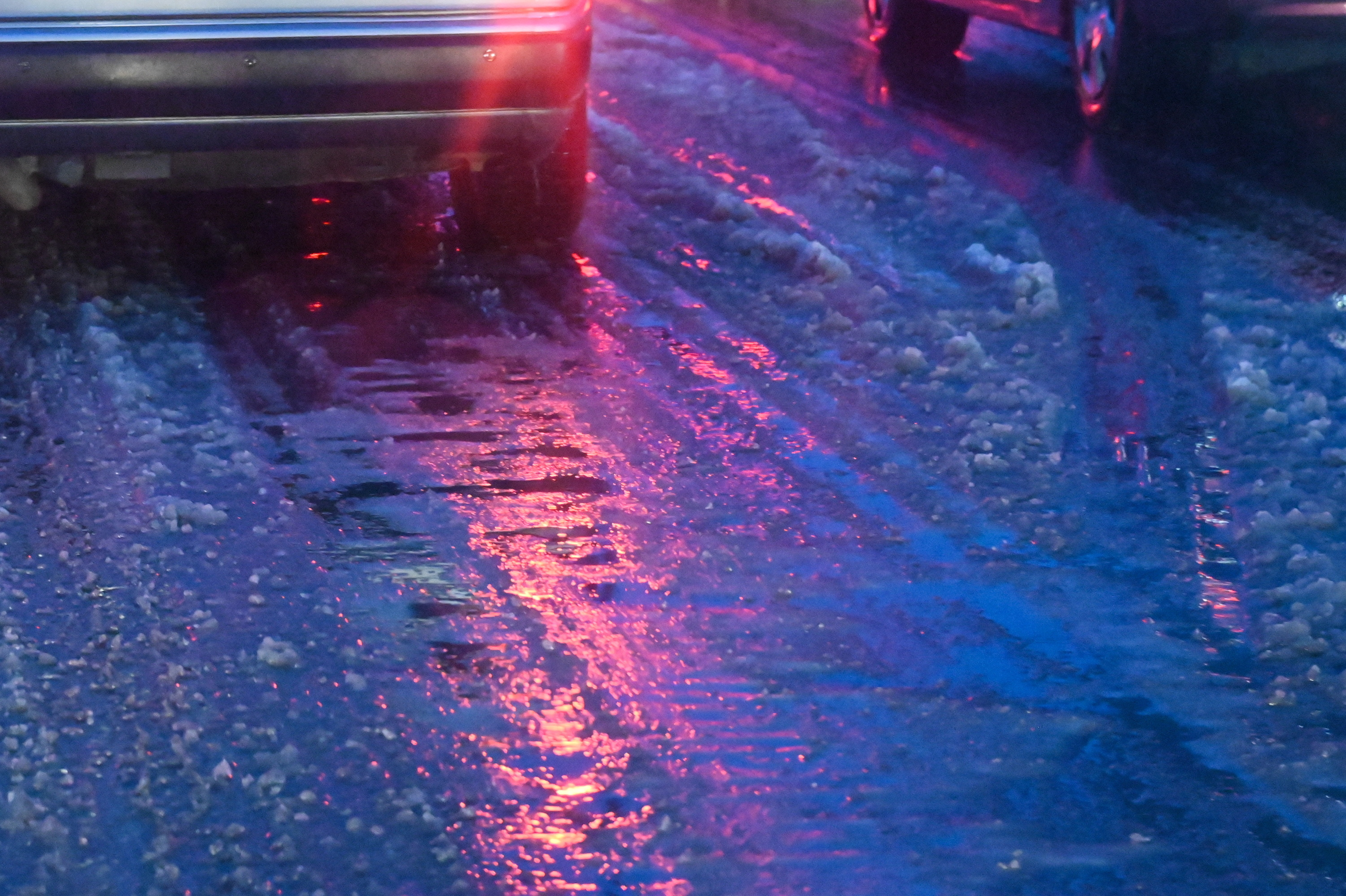 Gołoledź paraliżuje A1 koło Włocławka. Seria wypadków, ruch zablokowany