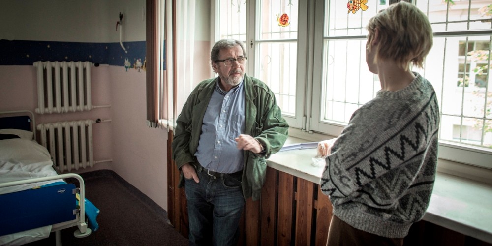 Janusz Gajos i Justyna Suwała w filmie 'Body/Ciało'