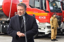 spór o program safe. kierwiński apeluje do karola nawrockiego