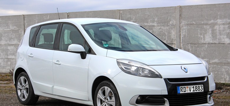 QUIZ. Tych samochodów już się nie produkuje, ale na pewno większość z nich pamiętasz. 8/10 to wynik godny automaniaka