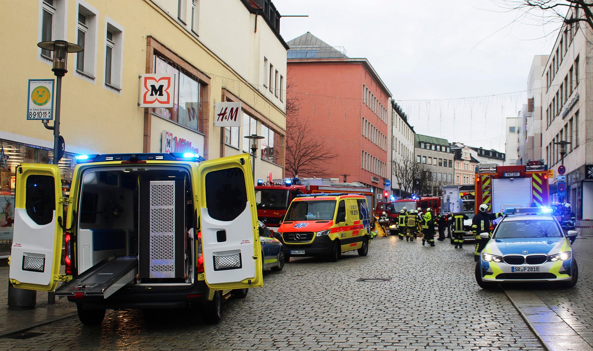 Auto narazilo v Passau do chodcov, dvaja zomreli.