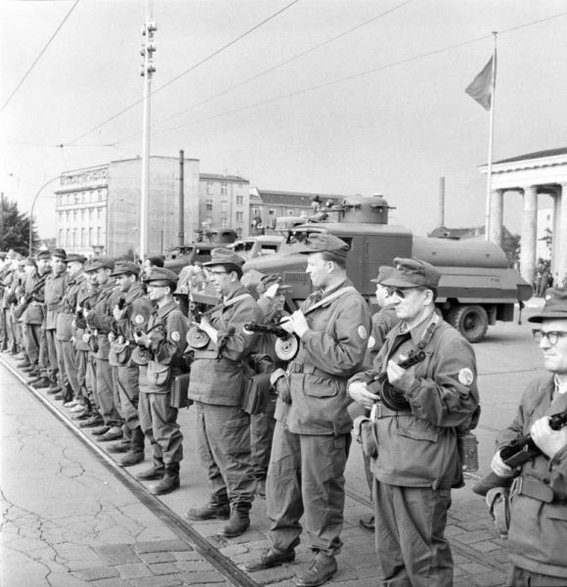 (fot. Bundesarchiv, Bild 183-85458-0002/Junge, Peter Heinz opublikowano na licencji Creative Commons uznanie autorstwa - na tych samych warunkach 3.0 Niemcy)