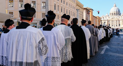 Watykan reaguje na falę przypadków nieważnych chrztów i bierzmowań