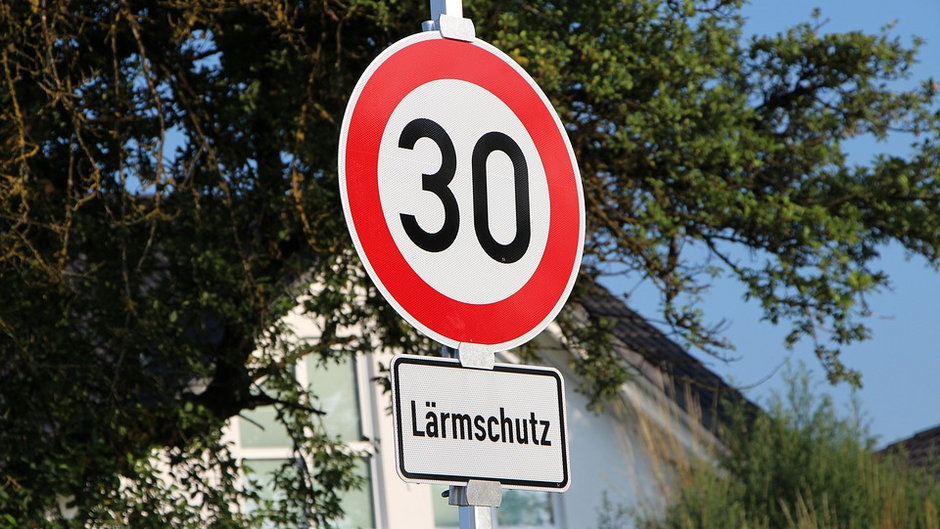 Ograniczenie prędkości do 30 km/h Źródło: Pixabay