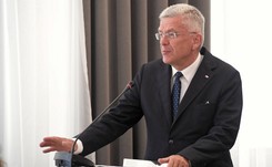 Senat publikuje wykaz lotów marszałka. Oto LISTA PODRÓŻY Stanisława Karczewskiego