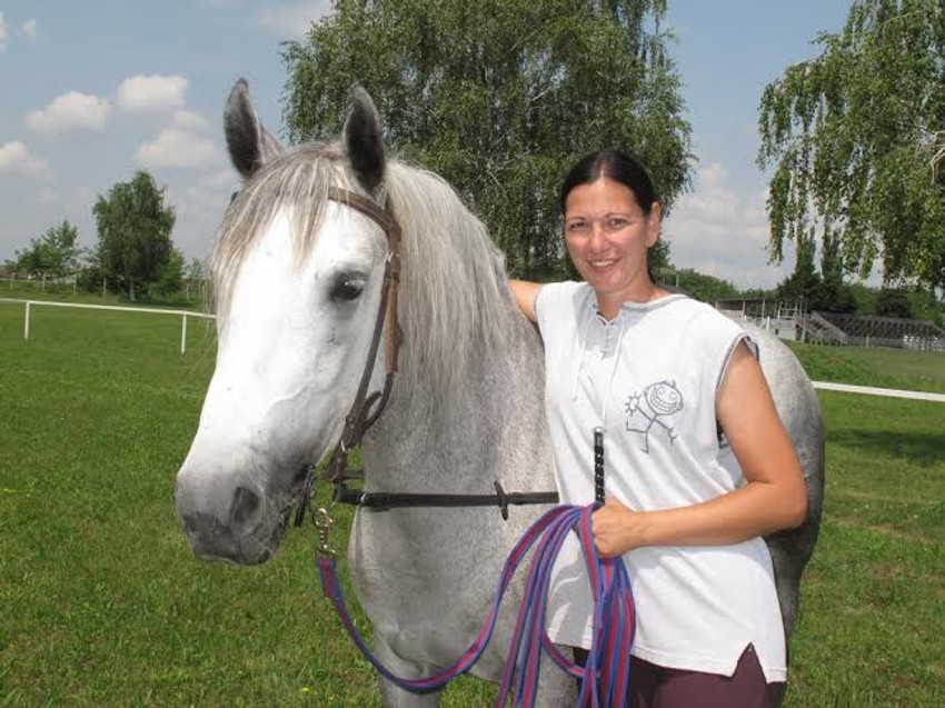Angelina Meringer s lipicanerom Zvrkijem