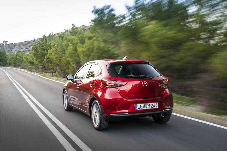 Mazda 2 – poprawiony wygląd i wyposażenie