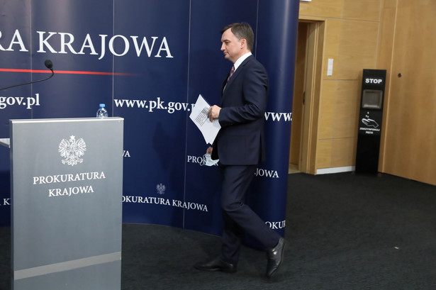 Warszawa, 21.09.2020. Minister sprawiedliwości Zbigniew Ziobro podczas konferencji prasowej w siedzibie Prokuratury Krajowej, 21 bm. Tematem spotkania były działania Prokuratury w śledztwie dotyczącym spółki GetBack. (aldg) PAP/Tomasz Gzell