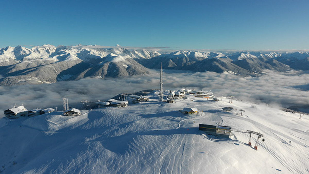 Plan de Corones/Kronplatz nazywana jest przez miłośników sportów zimowych górą nr 1 w Południowym Tyrolu. Jest nie tylko najwyższym szczytem w tamtym regionie (2275 m n.p.m.) ale i najnowocześniejszym ośrodkiem narciarskim.