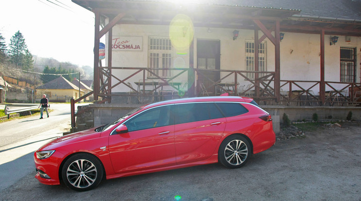 Öt méterre nyújtózkodik az Opel Insignia kombija, a Sports Tourer / Fotó: Séra Tamás