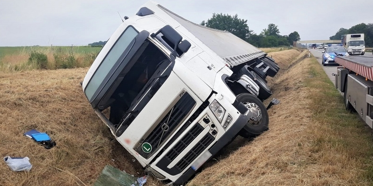 Wypadek na A4. Kierowca ciężarówki zasnął za kierownicą