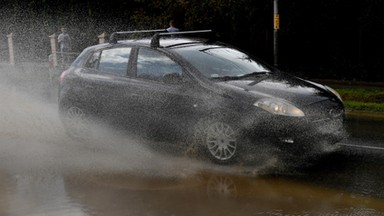 Burze i deszcz w Polsce. Wzrost stanu wód, miejscami grad