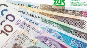 ZUS zmienia terminy wypłat. Seniorzy mogą dostać dwa przelewy w październiku 2025