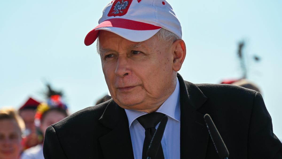 Prezes PiS Jarosław Kaczyński podczas pikniku rodzinnego w Woli Rzędzińskiej. 16.07.2023 r.